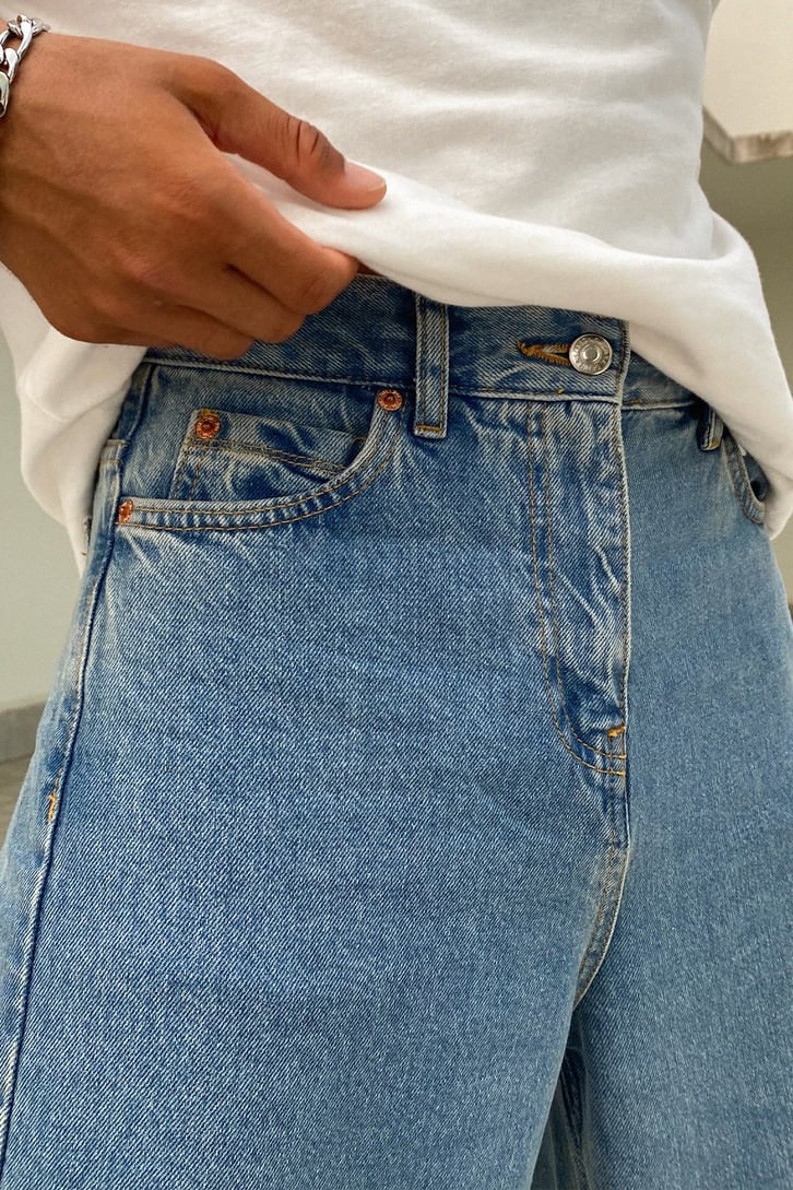 CUT LEG  BAGGY JEAN