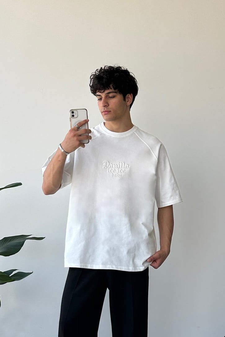 Danilla Nakışlı Beyaz Oversize Tişört