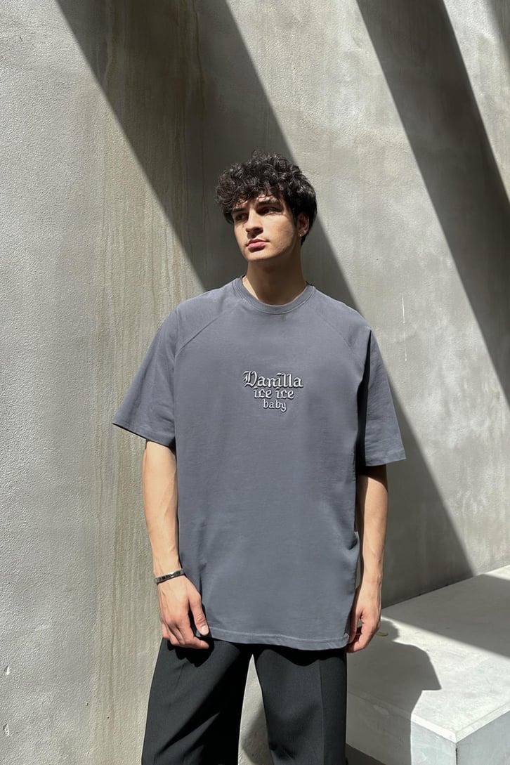 Danilla Nakışlı Füme Oversize Tişört