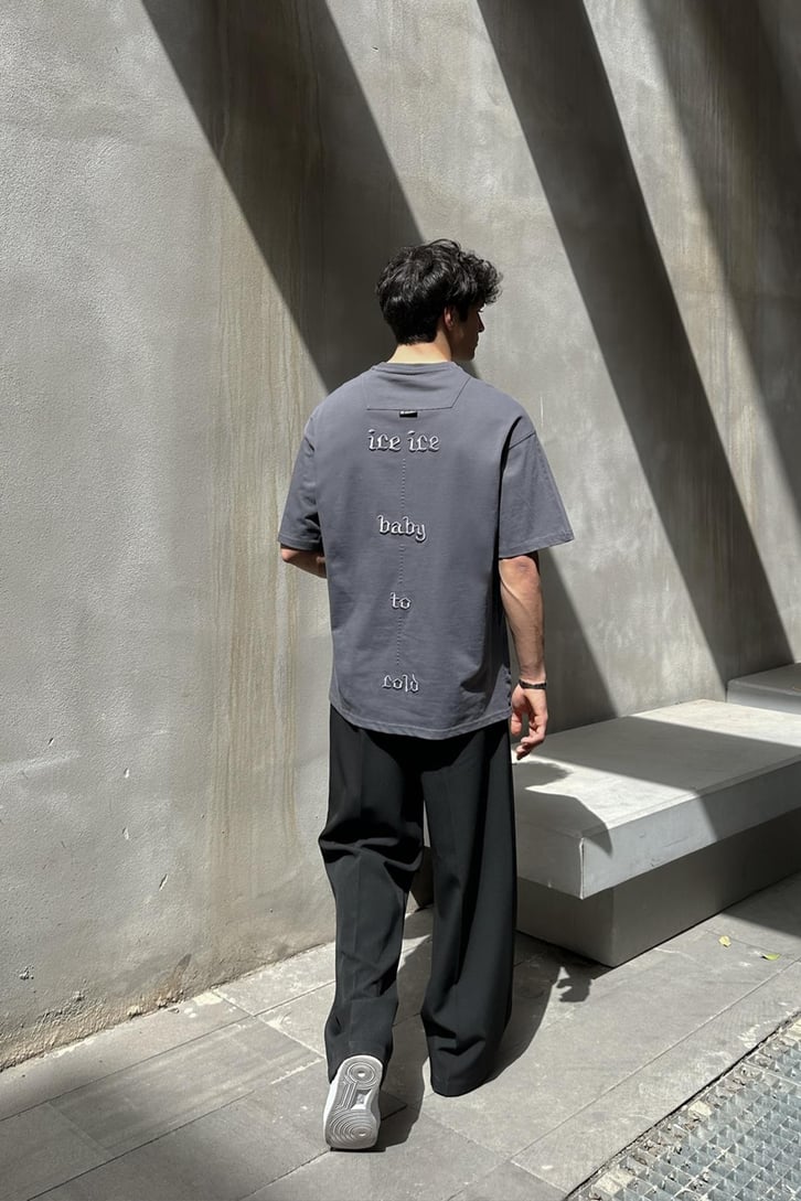 Danilla Nakışlı Füme Oversize Tişört