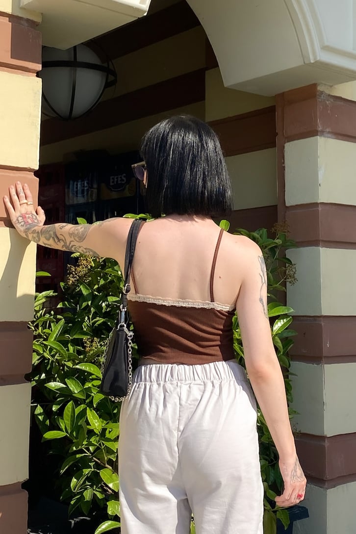 Dantel Detay Kahverengi Askılı Crop