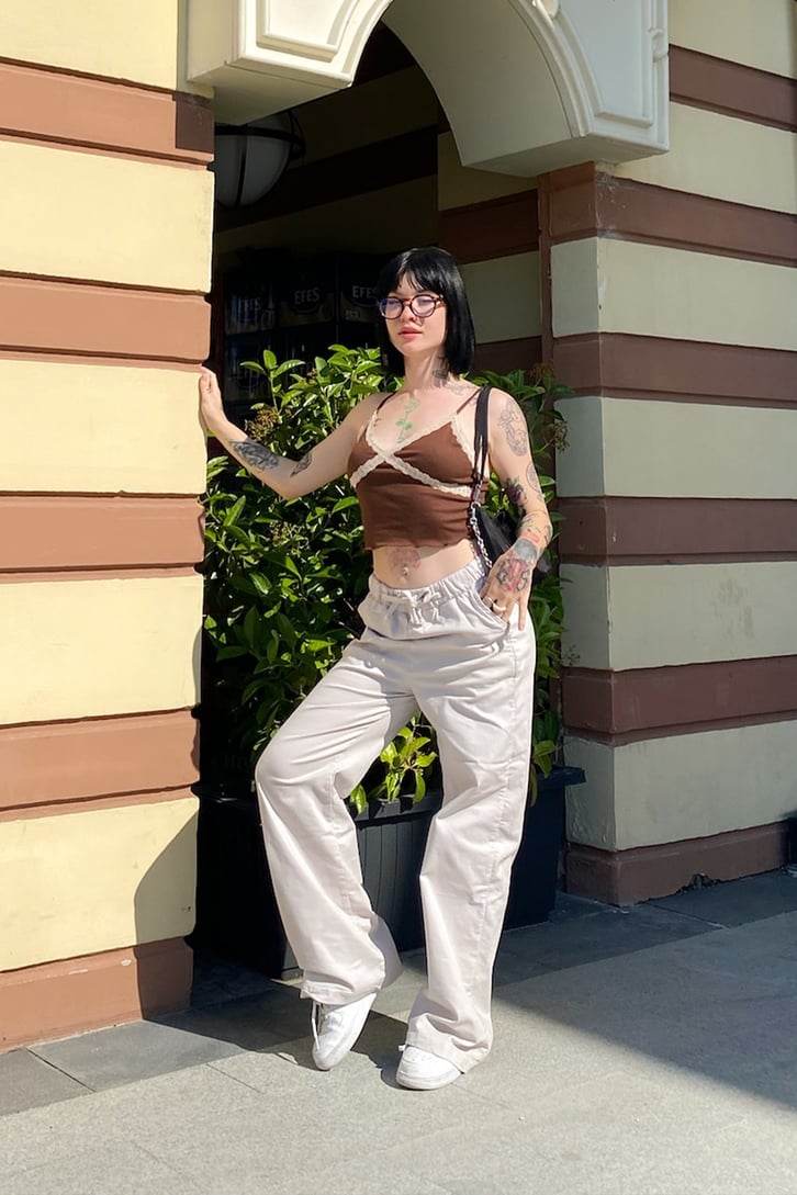 Dantel Detay Kahverengi Askılı Crop