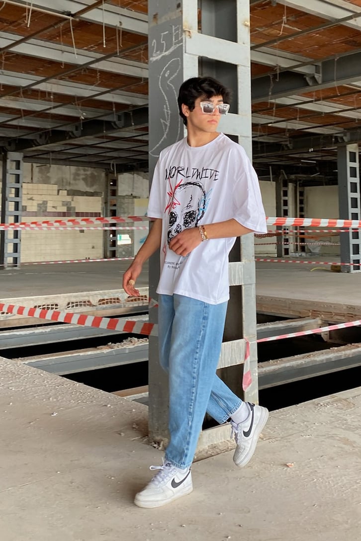 Dark Charcoal Baskılı Beyaz Oversize Tshirt