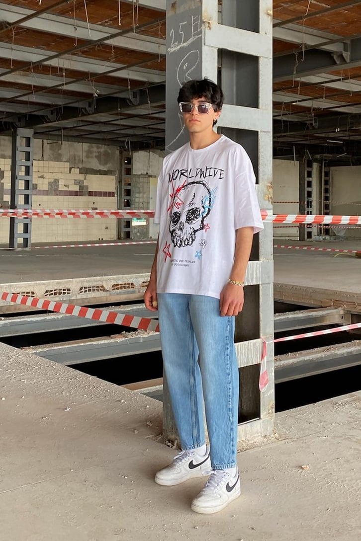 Dark Charcoal Baskılı Beyaz Oversize Tshirt