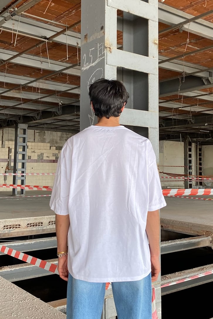 Dark Charcoal Baskılı Beyaz Oversize Tshirt