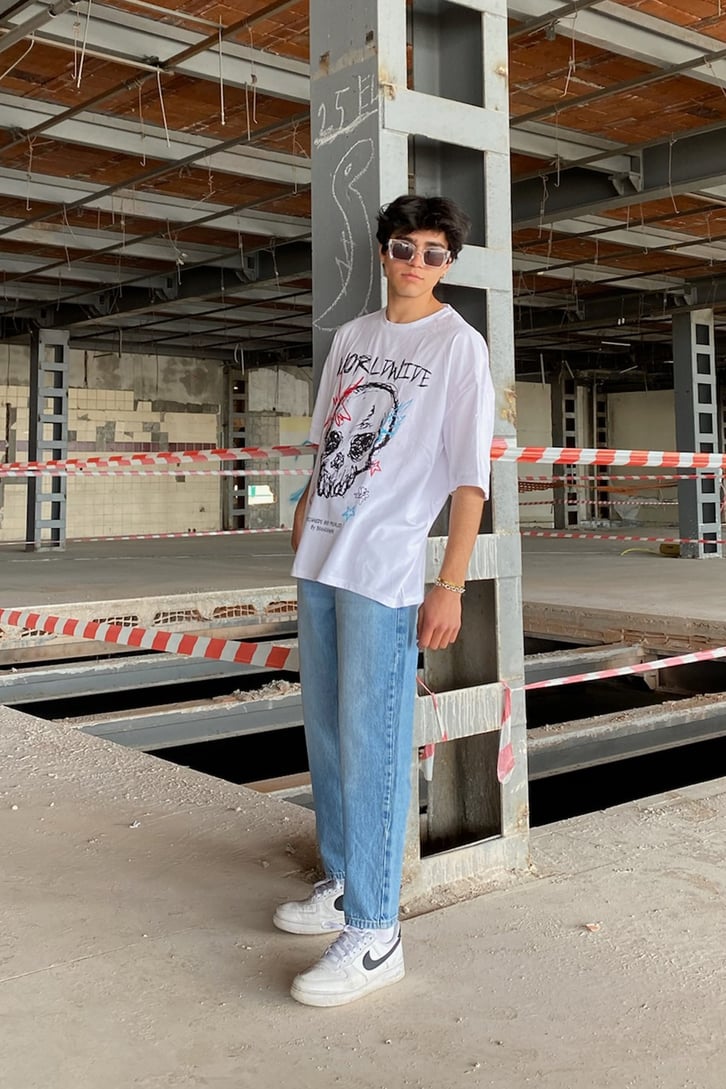 Dark Charcoal Baskılı Beyaz Oversize Tshirt