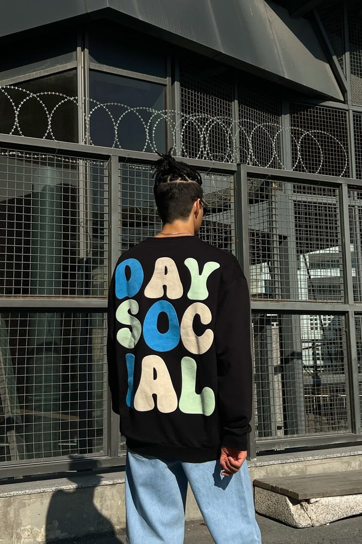 Day Social Sırt Baskılı Siyah Oversize Sweatshirt