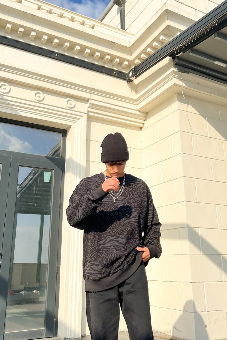 Desenli Siyah Oversize Sweatshirt
