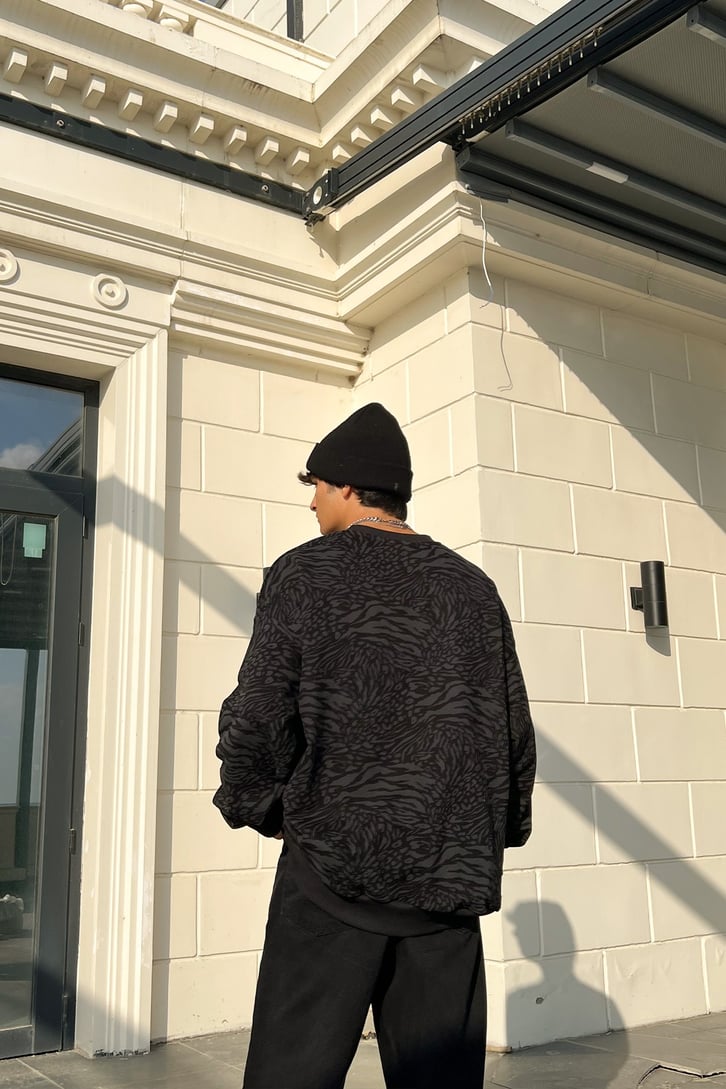Desenli Siyah Oversize Sweatshirt