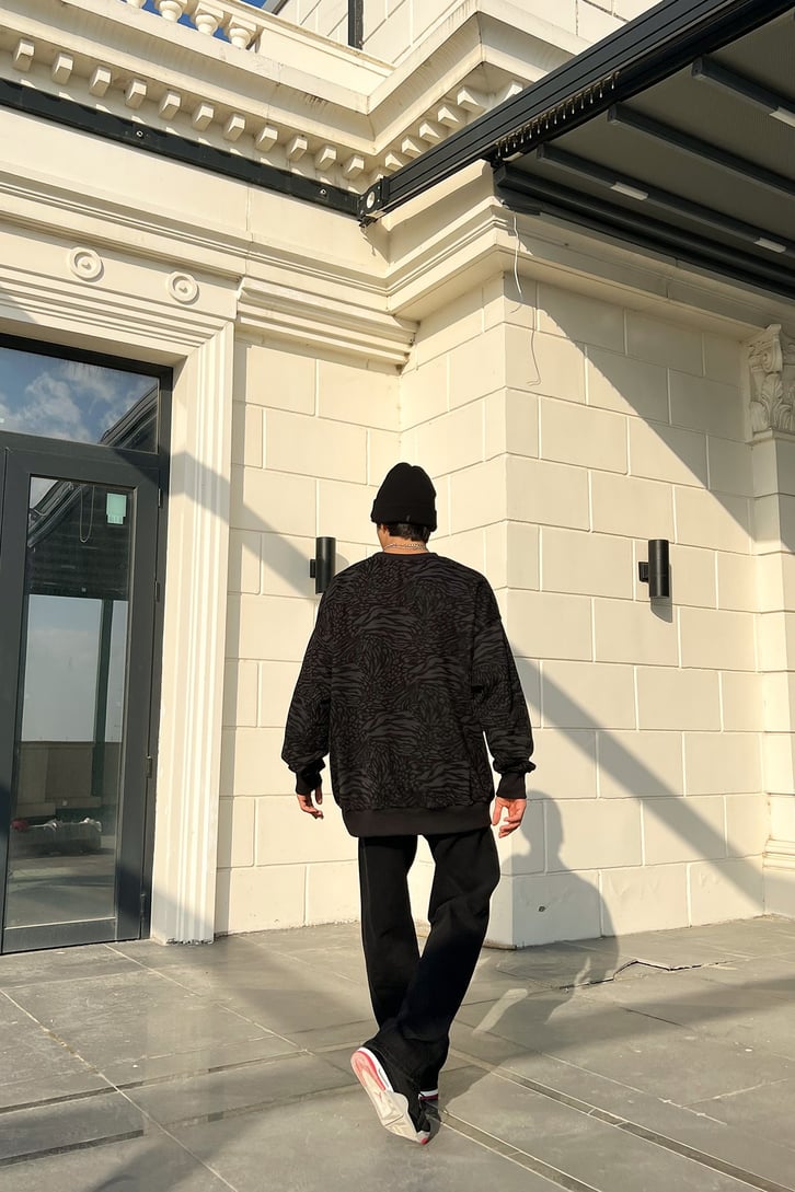 Desenli Siyah Oversize Sweatshirt
