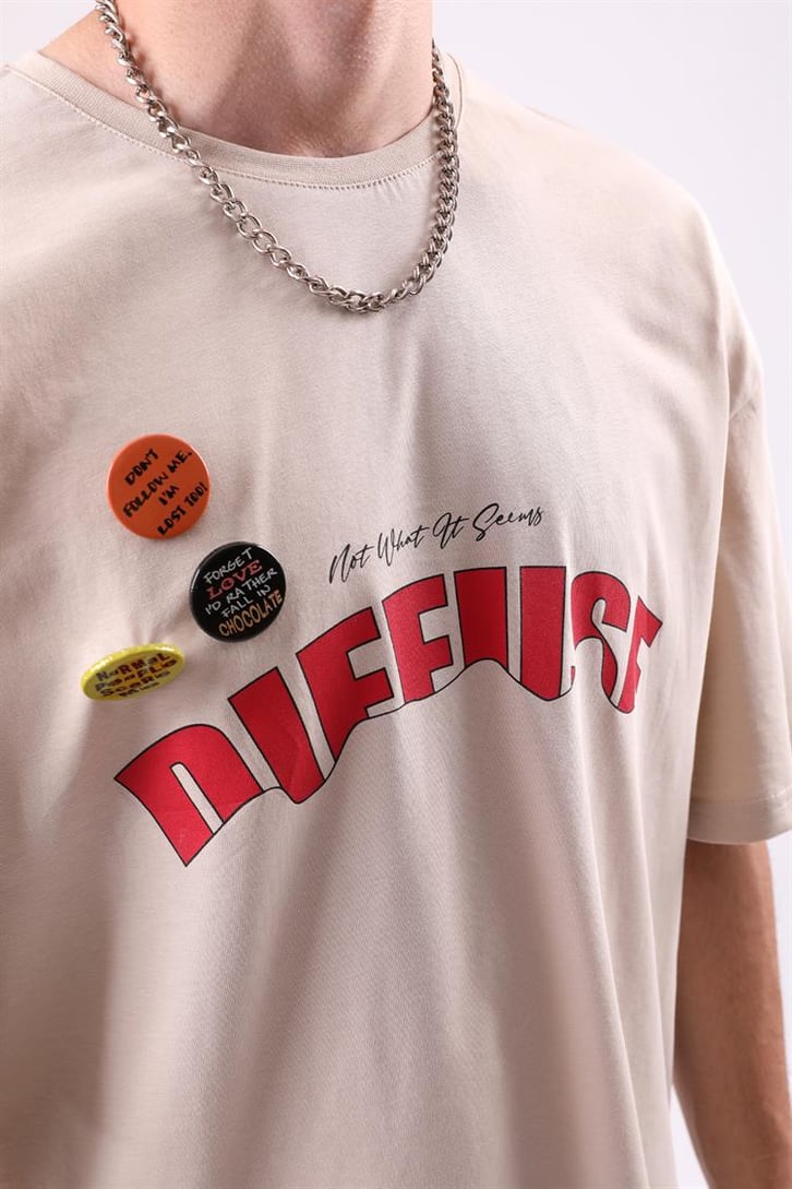 Diffuse Baskılı Rozet Aksesuarlı Oversize Vizon Tshirt