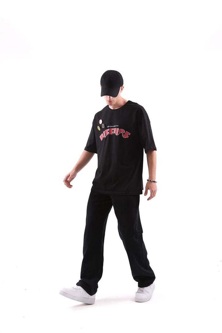 Diffuse Baskılı Rozet Aksesuarlı Siyah Oversize Tişört