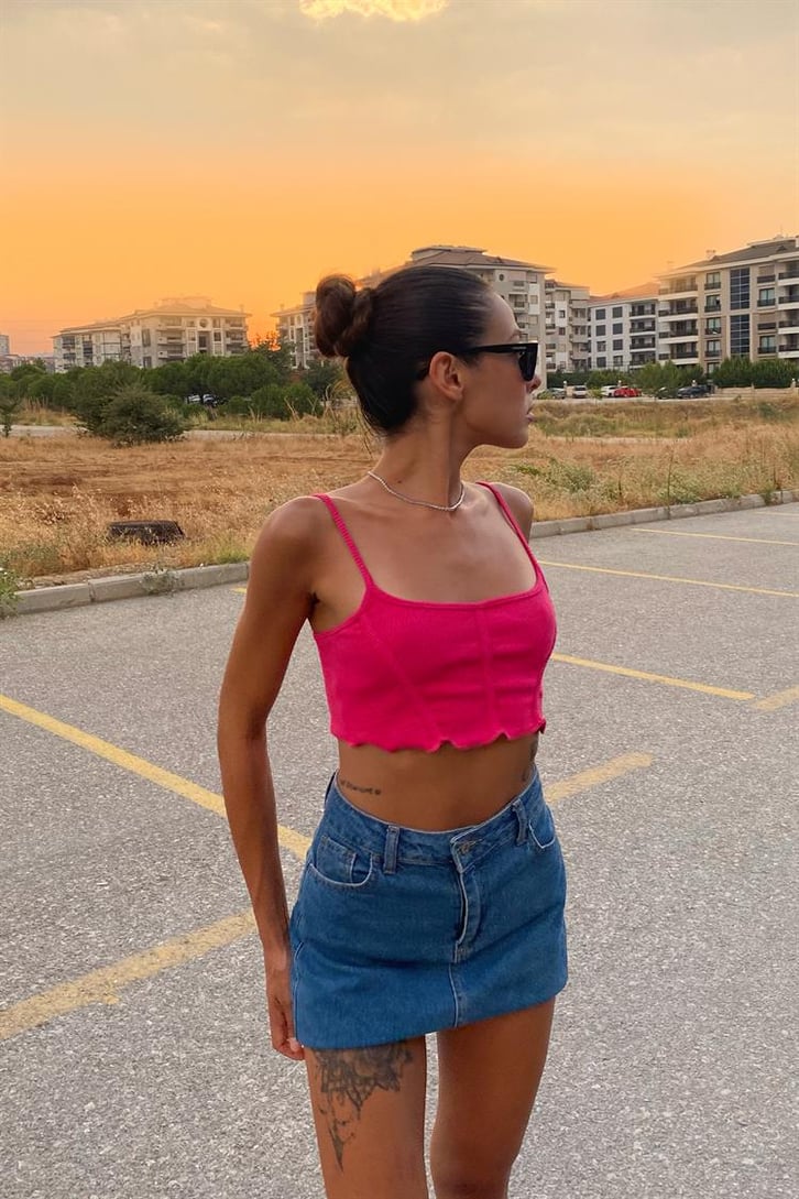 Dikiş Detay Askılı Pembe Crop