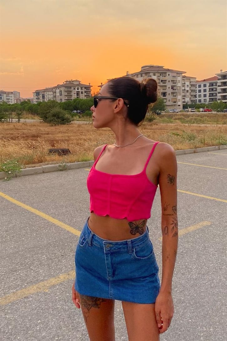 Dikiş Detay Askılı Pembe Crop