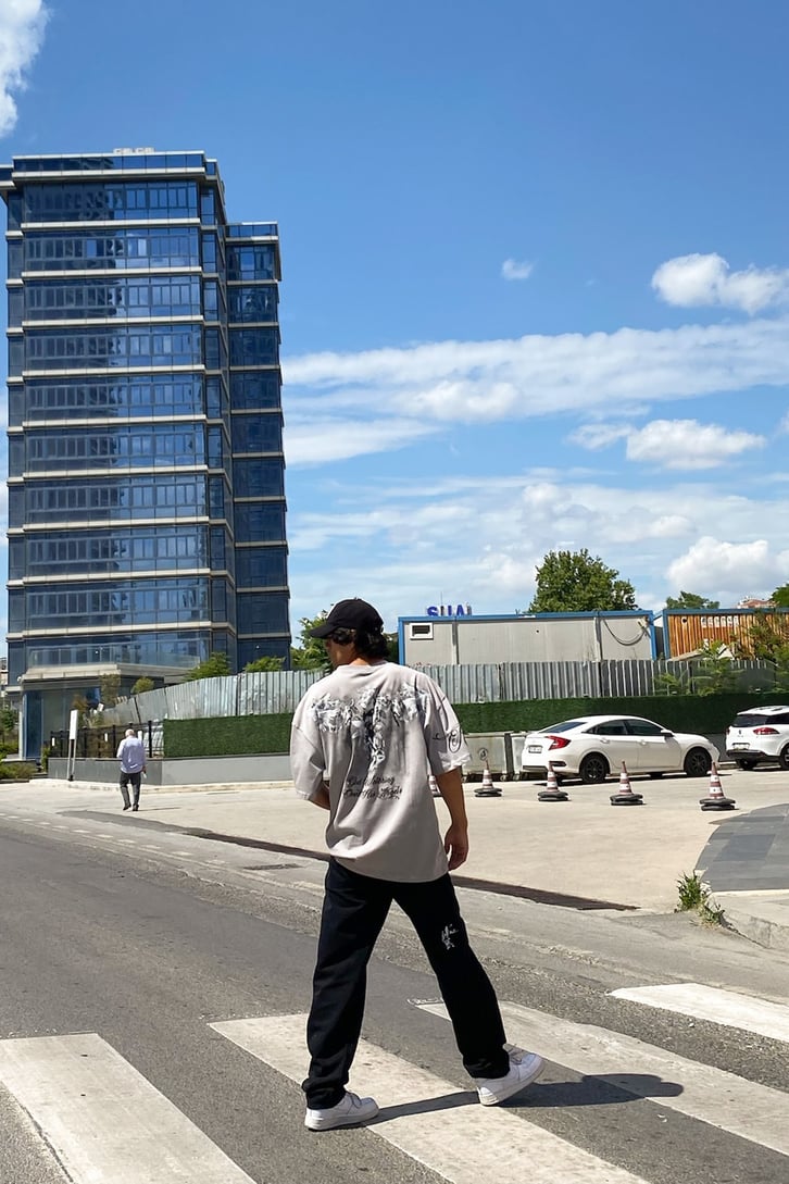 Dikiş Detay Baskılı Siyah Regular Fit Jean