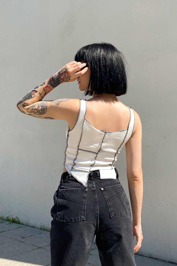 Dikiş Detaylì Beyaz Crop
