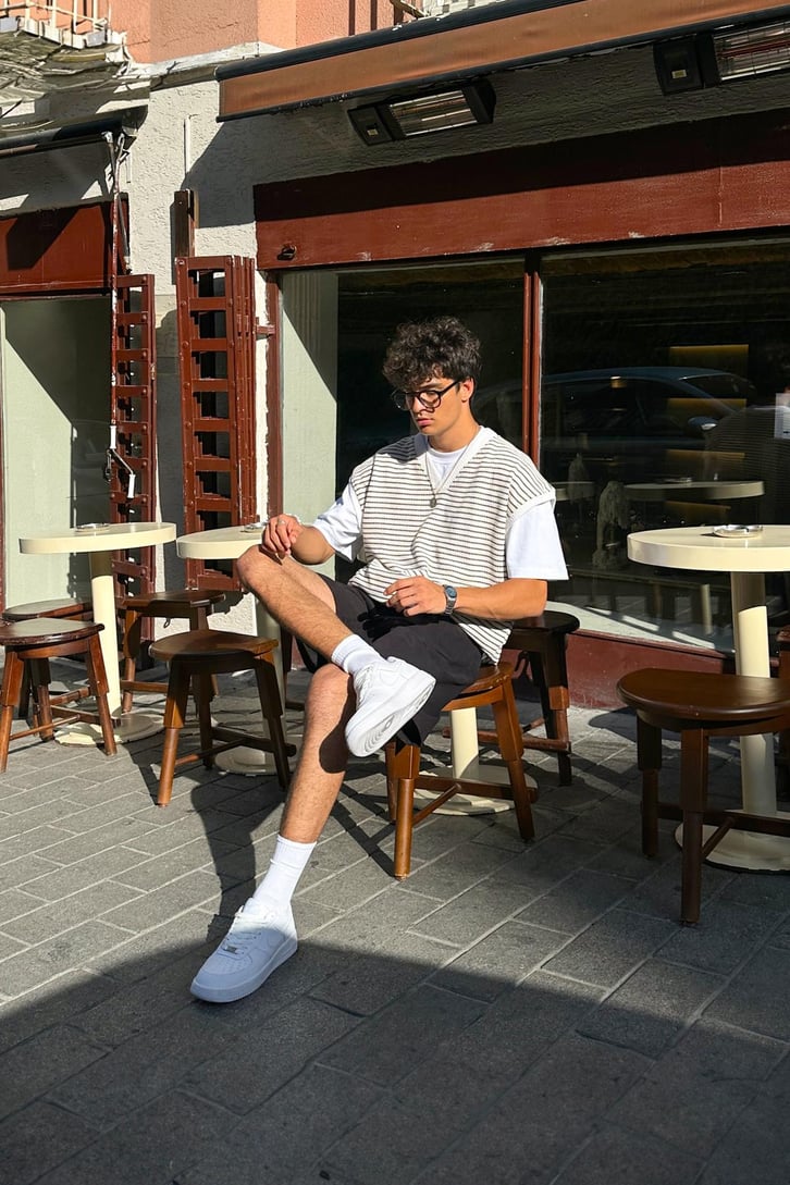 Dokulu İnce Triko Siyah Çizgili Süveter