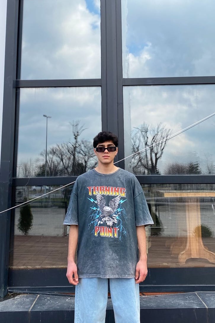 Eagle Printed Acid Wash Oversize Tshirt