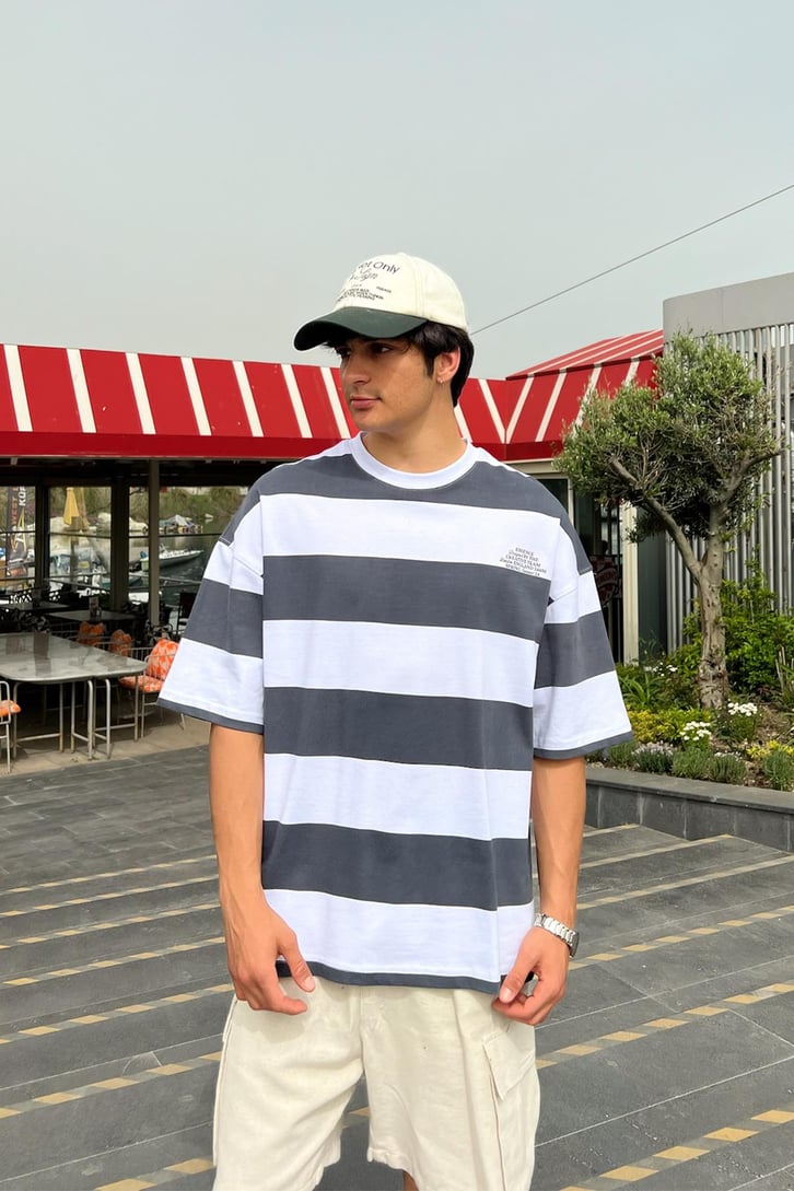 Essence Baskılı Çizgili Füme Oversize Tişört