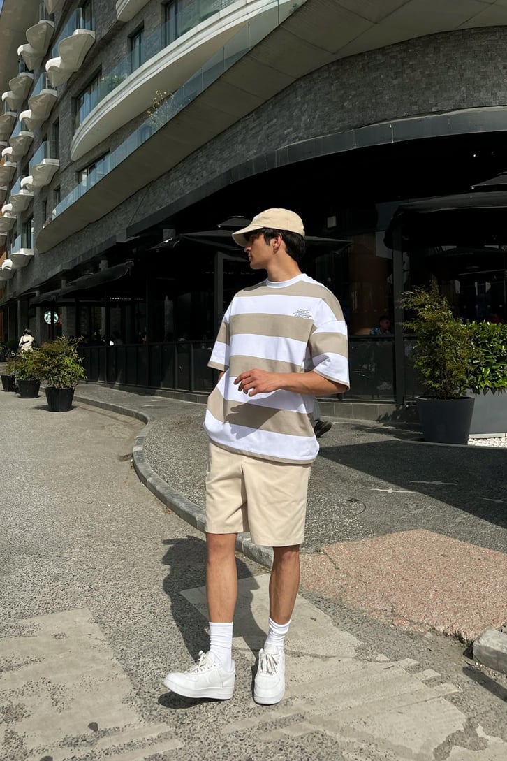 Essence Baskılı Çizgili Siyah Oversize Tişört