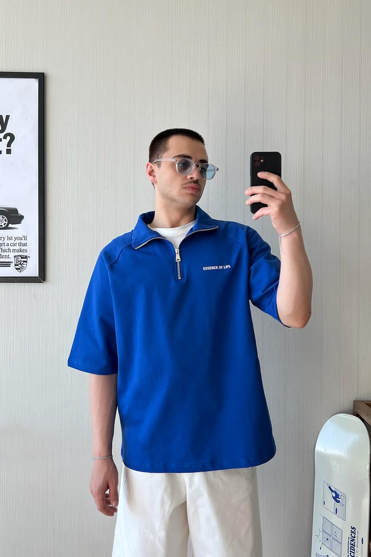 Essence Dik yaka Fermuarlı Oversize Tişört