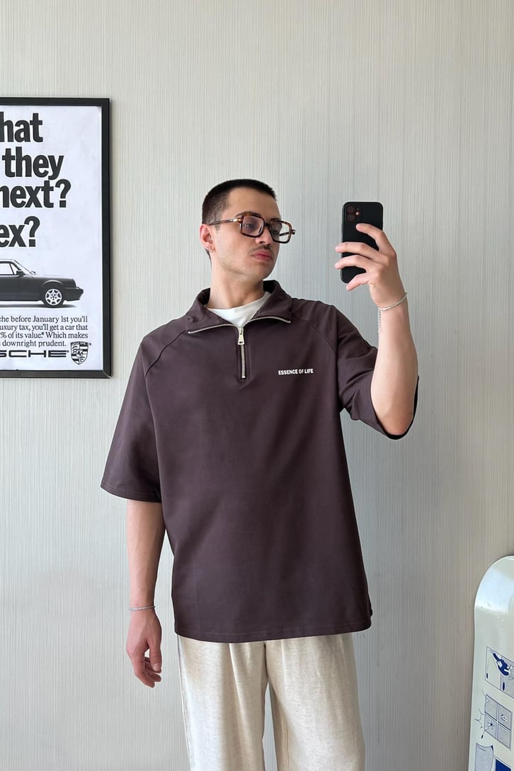 Essence Dik yaka Fermuarlı Oversize Tişört