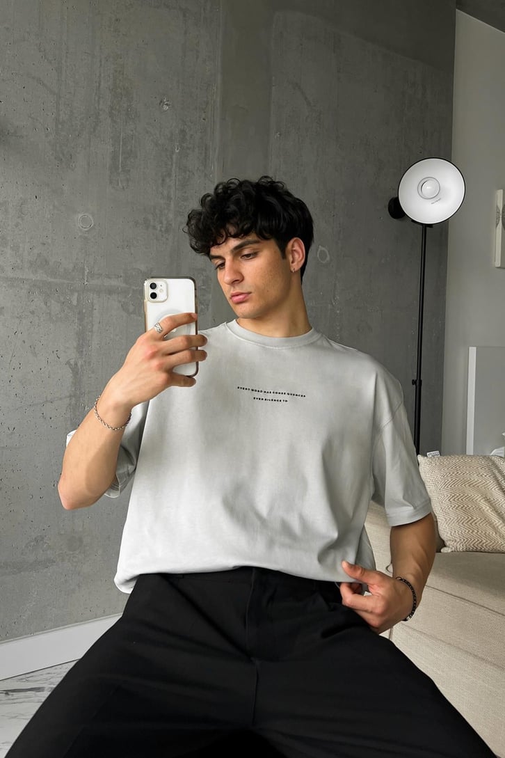 Every Word Baskılı Buz Gri Oversize Tişört