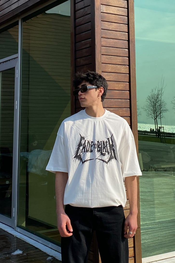Fade to Black Oversize Beyaz Tshirt