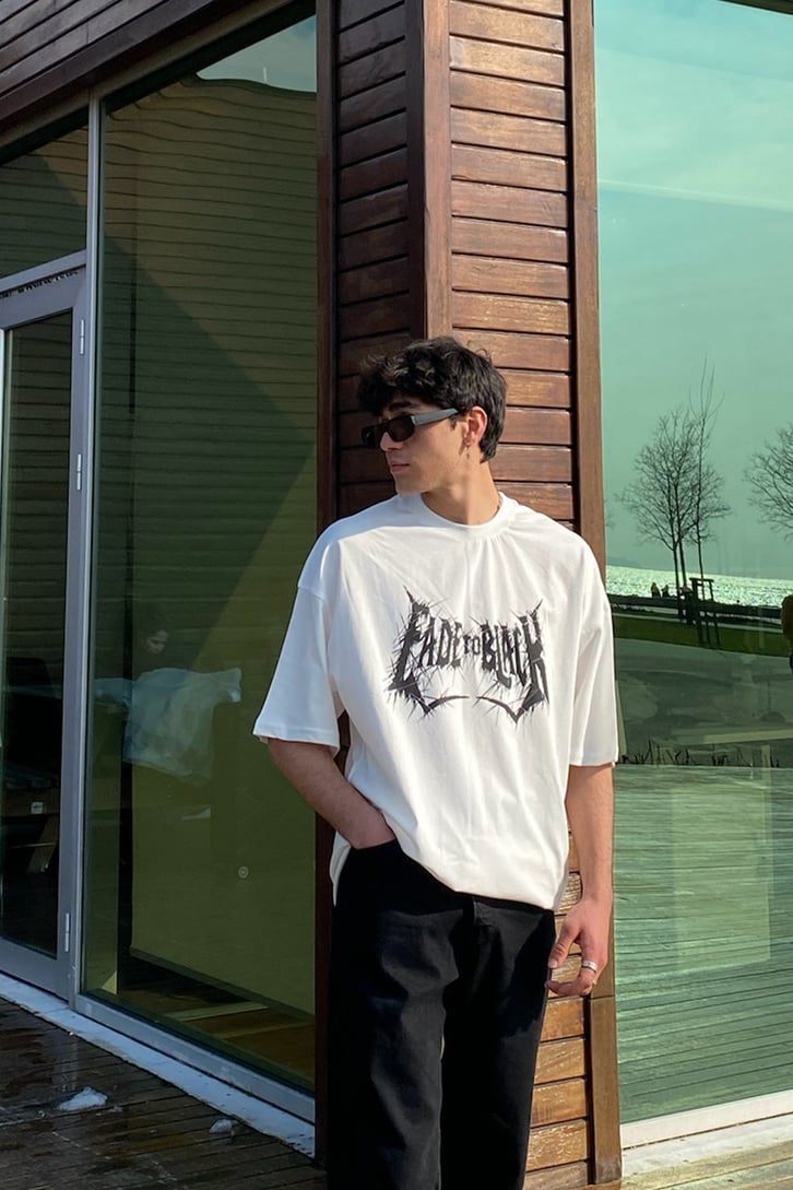 Fade to Black Oversize Beyaz Tshirt