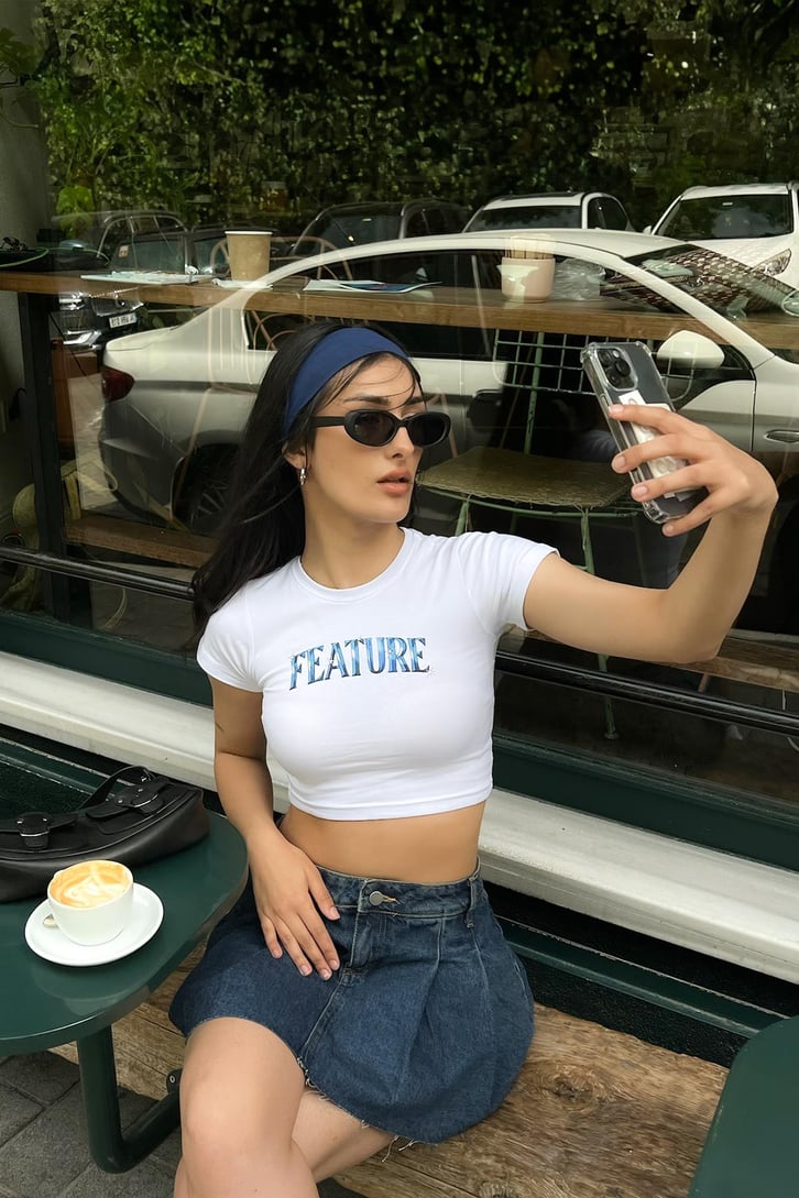 Feature Baskılı Beyaz Crop