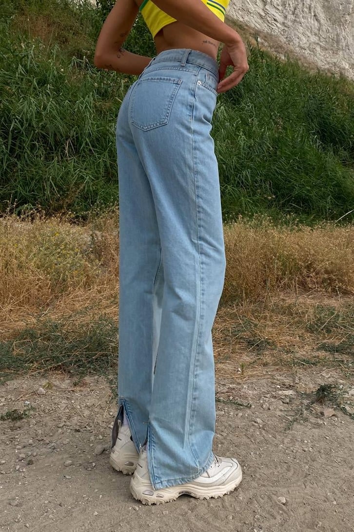 Fermuar Detaylı Buz Mavi Jean