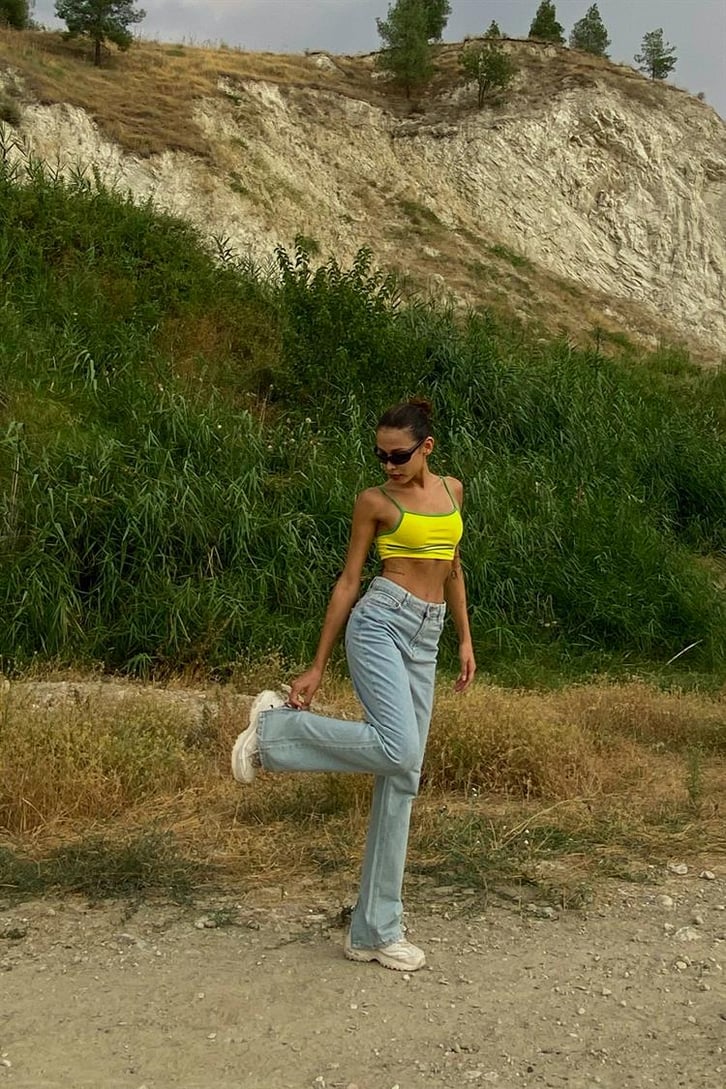 Fermuar Detaylı Buz Mavi Jean