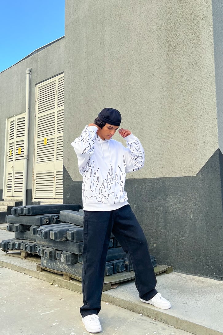 Flame Baskılı Beyaz Oversize Sweatshirt