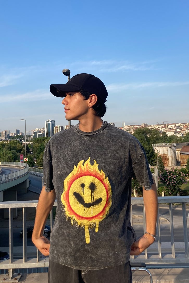 Flaming Smiley Oversize T-shirt