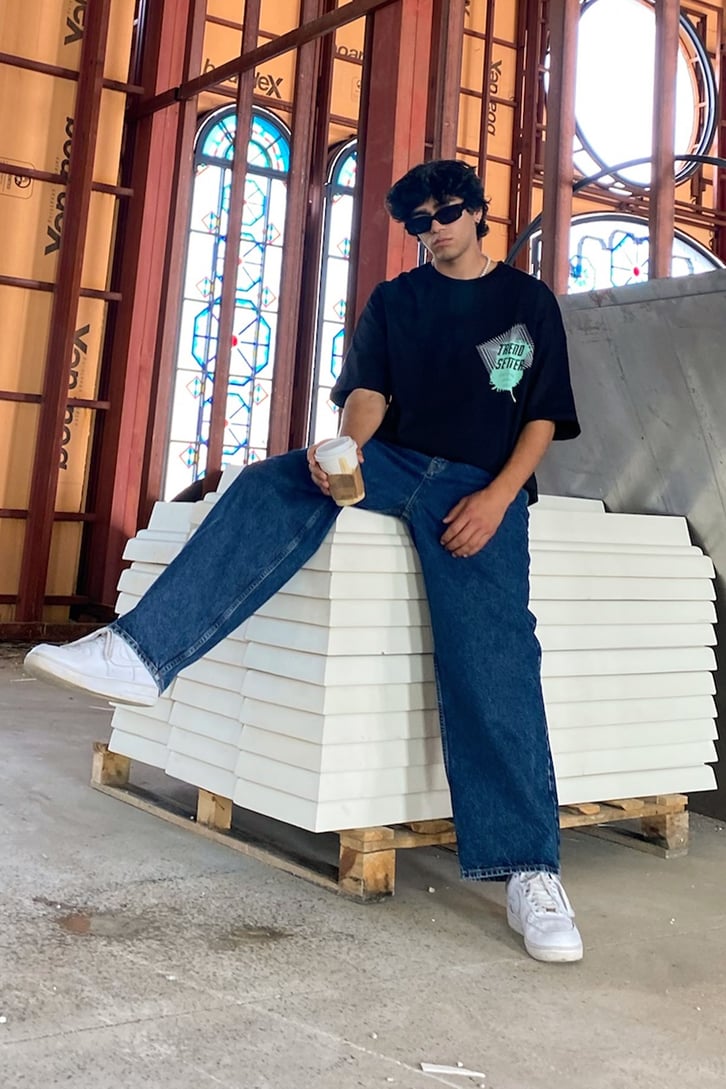 Flat White Statue Baskılı Oversize Siyah Tshirt