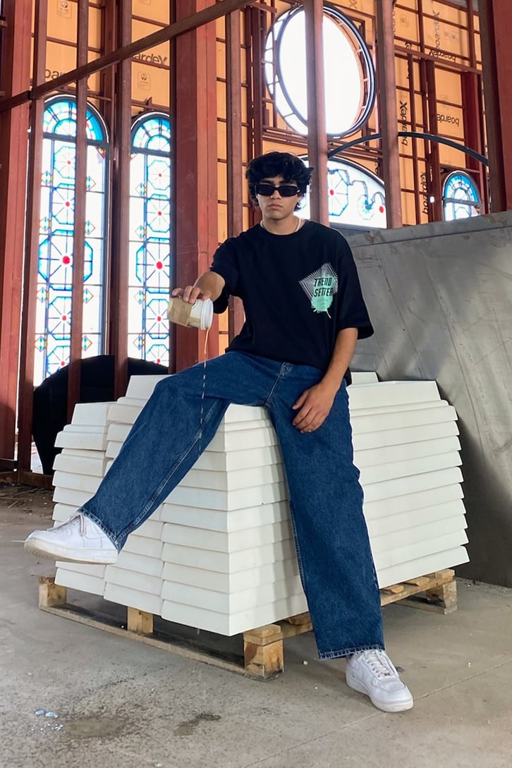 Flat White Statue Baskılı Oversize Siyah Tshirt