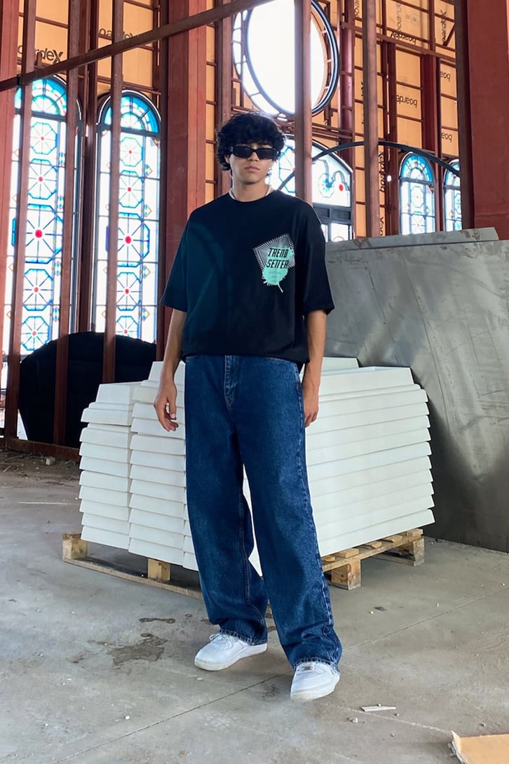 Flat White Statue Baskılı Oversize Siyah Tshirt