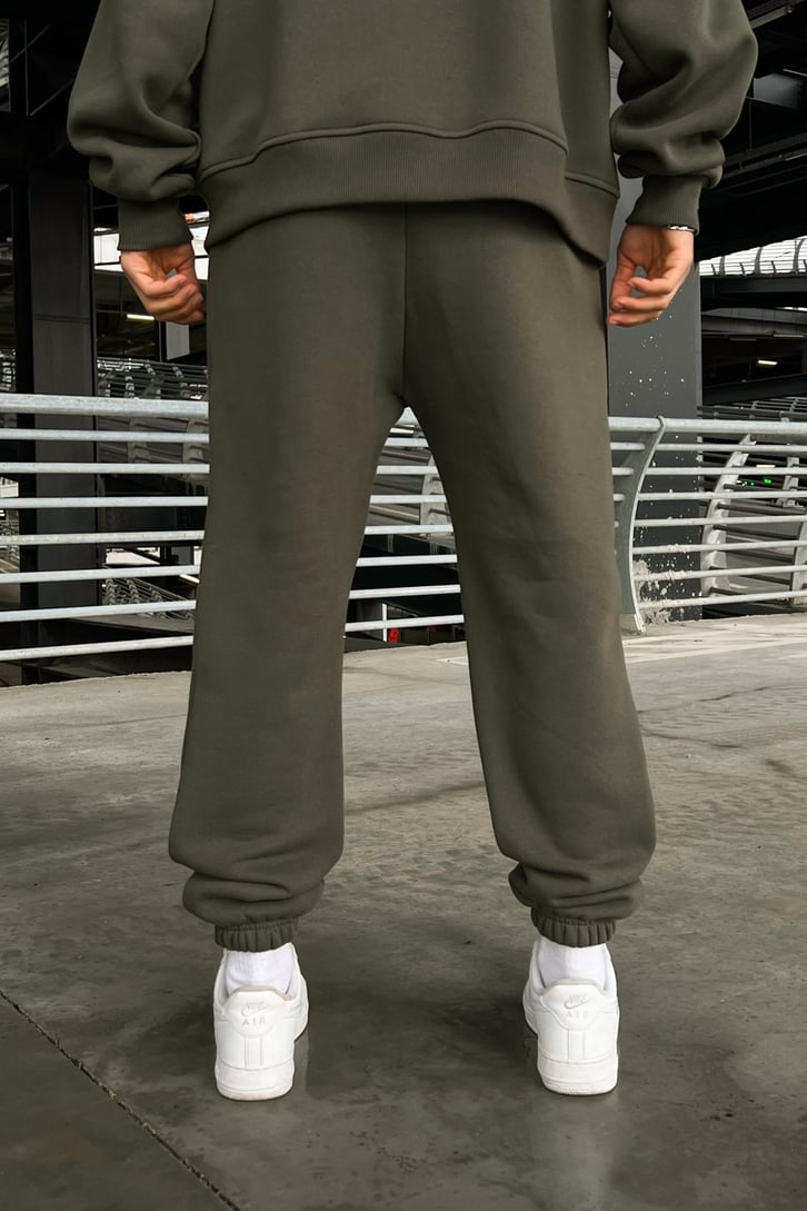 Flaw Atelier Basic Outfit Eşofman Takımı ve Beyaz Çorap