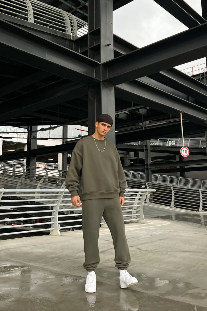 Flaw Atelier Basic Outfit Eşofman Takımı ve Beyaz Çorap