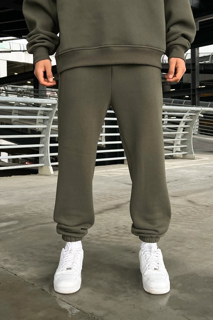Flaw Atelier Basic Outfit Eşofman Takımı ve Beyaz Çorap
