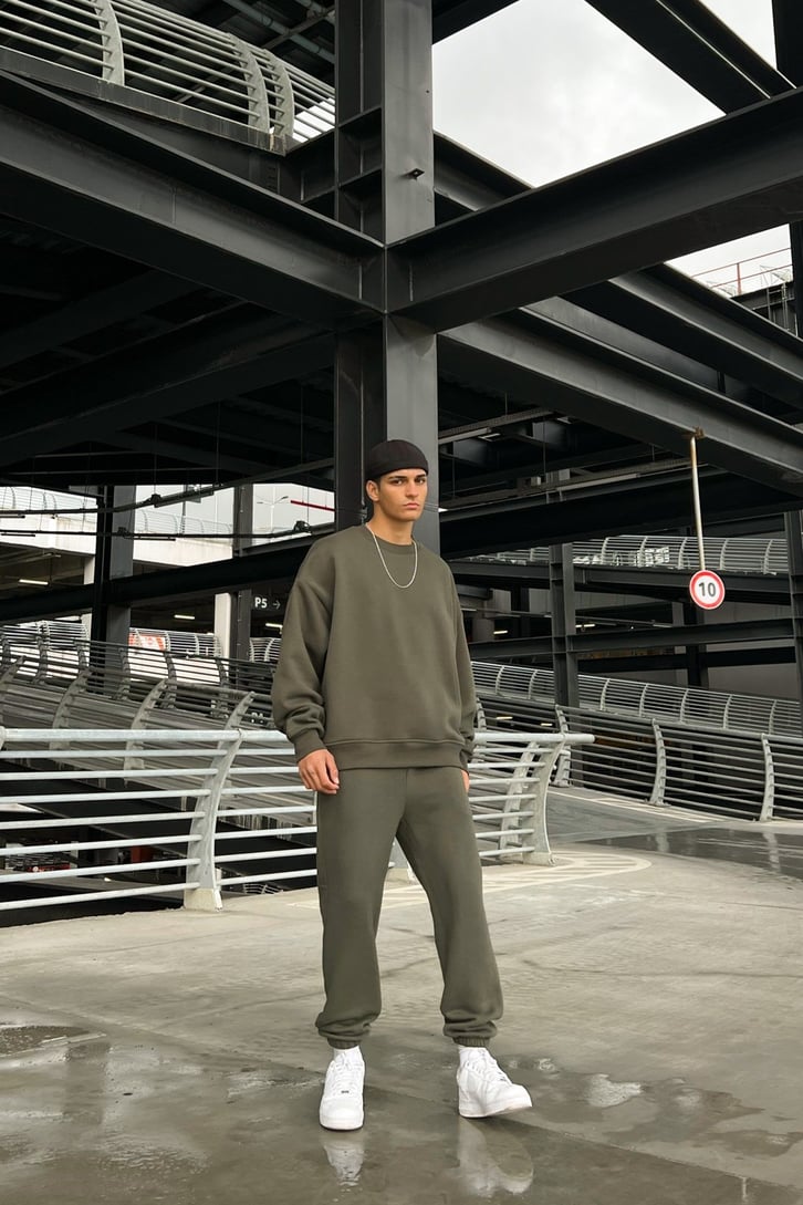 Flaw Atelier Basic Outfit Eşofman Takımı ve Beyaz Çorap