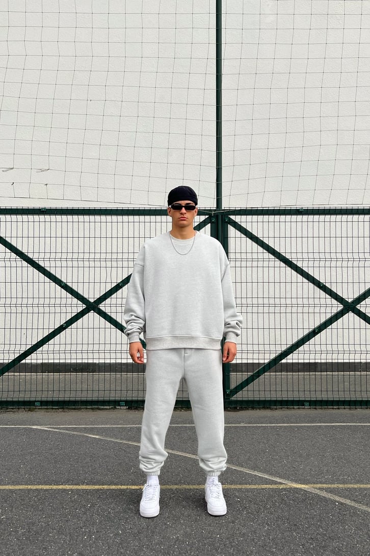 Flaw Atelier Basic Outfit Gri Eşofman Takımı ve Beyaz Çorap