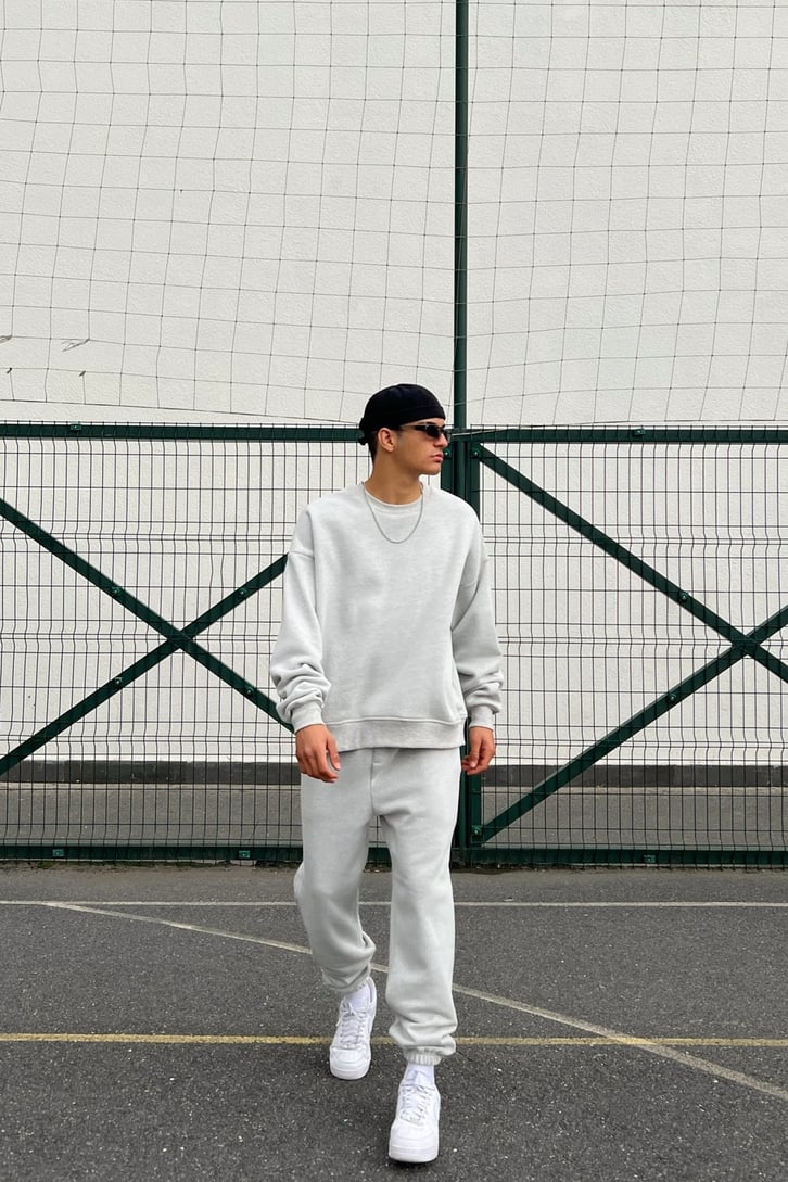Flaw Atelier Basic Outfit Gri Eşofman Takımı ve Beyaz Çorap