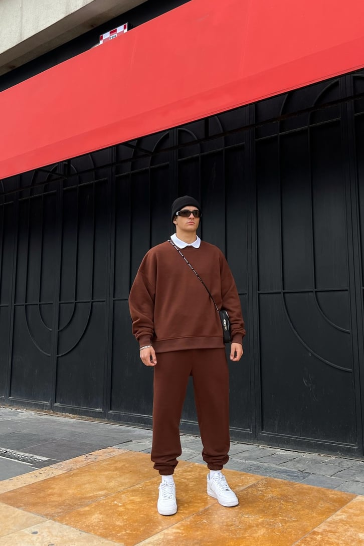 Flaw Atelier Basic Outfit Kahverengi Eşofman Takımı ve Beyaz Çorap