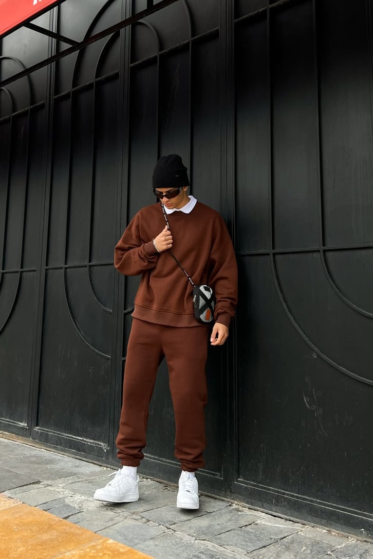 Flaw Atelier Basic Outfit Kahverengi Eşofman Takımı ve Beyaz Çorap