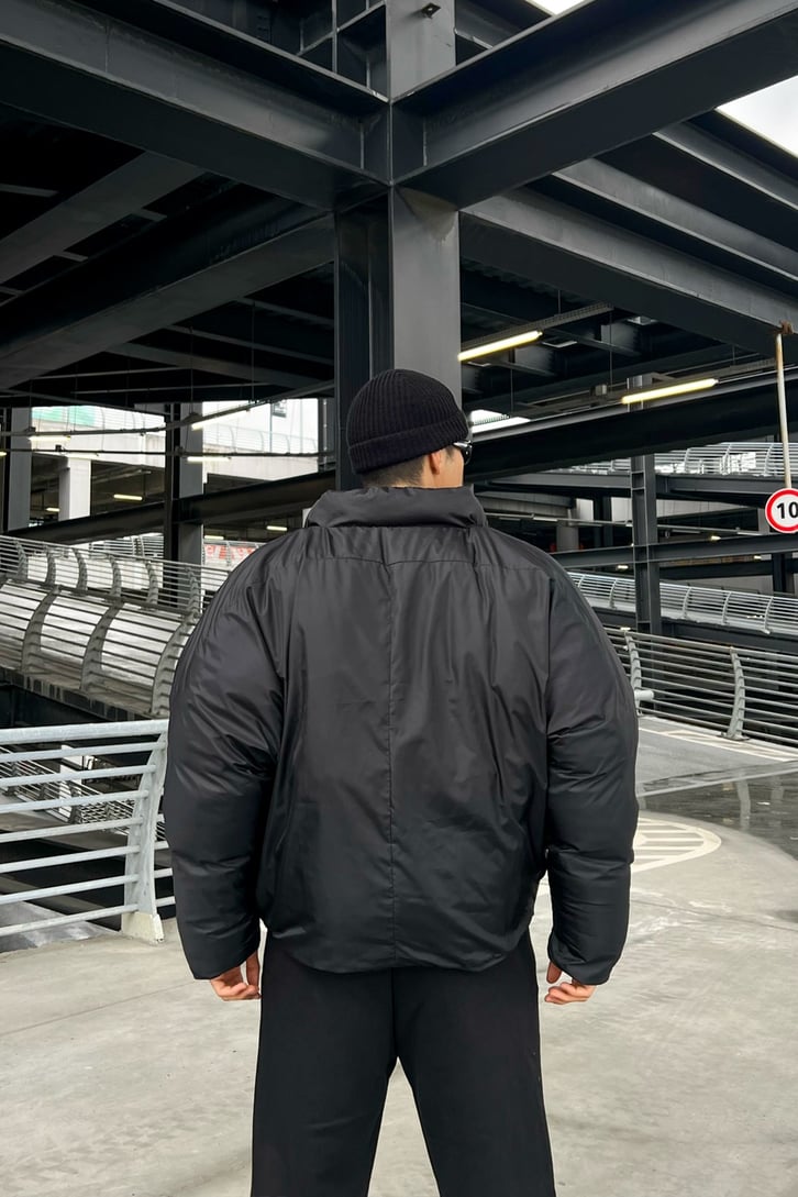 Flaw Atelier Dik Yaka Siyah Puffer Mont