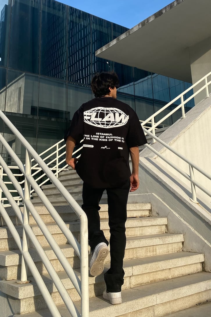Flaw Atelier Fashion Line Black Oversize Printed Tee