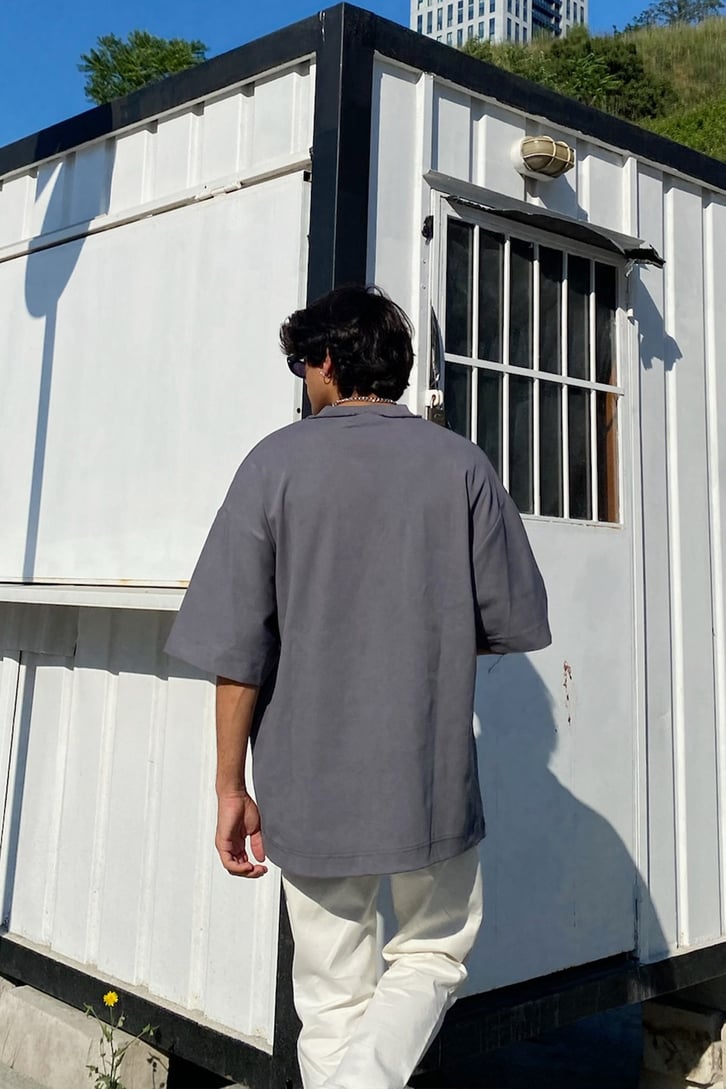 Flaw Atelier Reverse Collar Dark Grey Oversize Arabic Tee