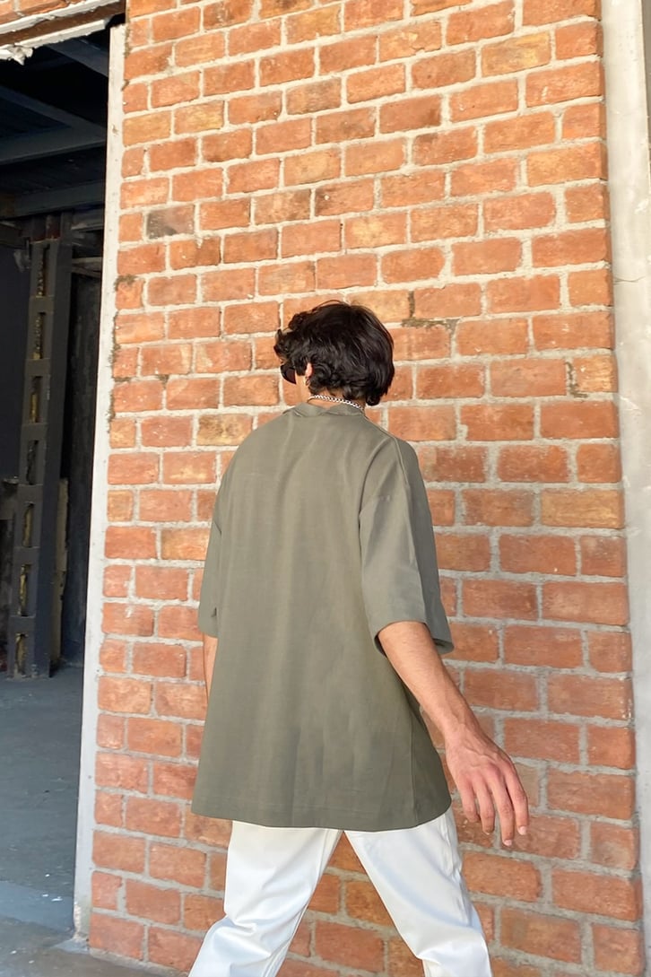 Flaw Atelier Reverse Collar Khaki Oversize Arabic Tee
