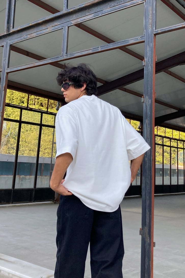Flaw Atelier Reverse Collar White Oversize Arabic Tee